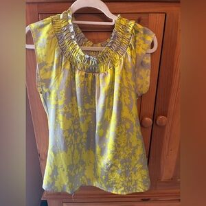 Sleeveless Yellow and Gray Floral Shell Top